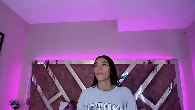 CarolinaaGomezz online show from 12.14.25