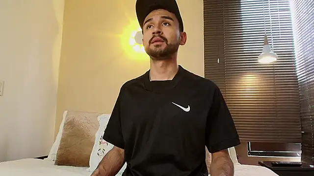 Snapshot of Axel_Moon_S chatting on 10.20.25 Axel Moon S online show from 10.20.25