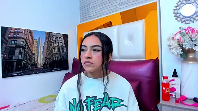 Leslie Bussh  online show from 04.24.26