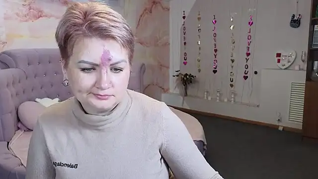 Aria Auroraa online show from 09.17.25