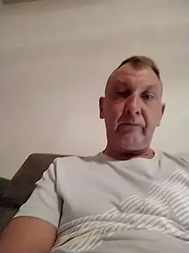 Snapshot of niezlomny75 chatting on 09.10.25 niezlomny75 online show from 09.10.25