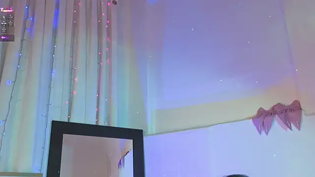 Snapshot of ashlynnlowe_ chatting on 04.19.26 ashlynnlowe online show from 04.19.26