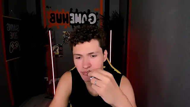 Snapshot of JonnyDarka chatting on 10.18.25 JonnyDarka online show from 10.18.25