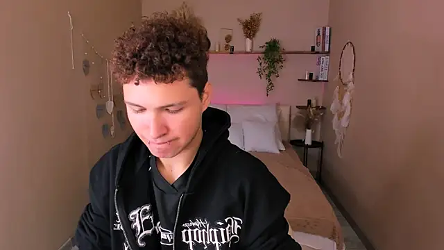 Snapshot of JonnyDarka chatting on 10.21.25 JonnyDarka online show from 10.21.25