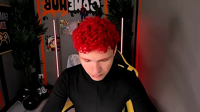 Snapshot of JonnyDarka chatting on 11.05.25 JonnyDarka online show from 11.05.25