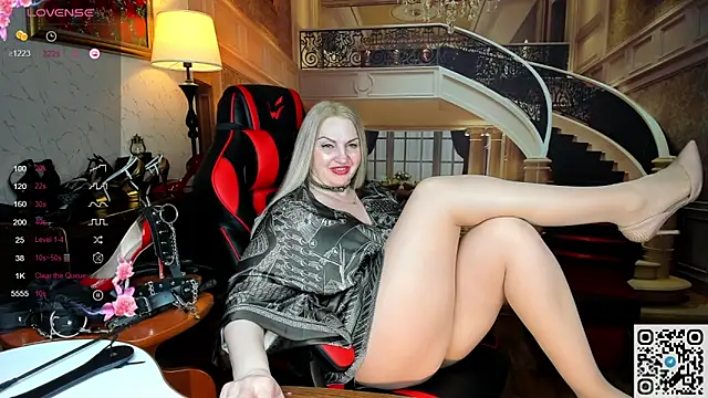 Nina Devillle online show from 04.11.26