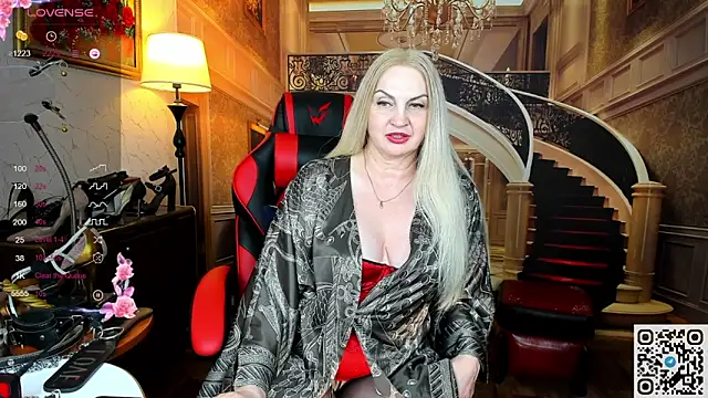 Snapshot of Nina_Devillle chatting on 06.20.26 Nina Devillle online show from 06.20.26