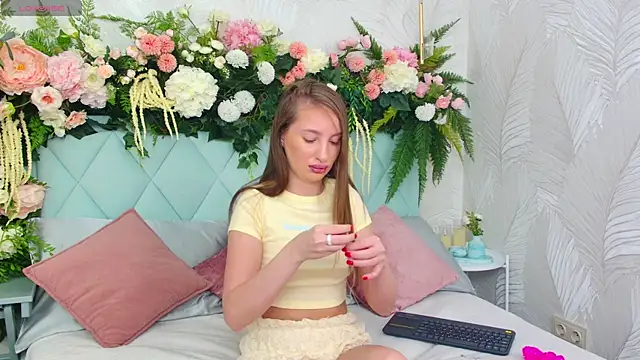 Snapshot of Miranda_Scott chatting on 10.16.25 Miranda Scott online show from 10.16.25