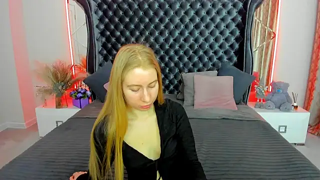 Snapshot of Alina_Blonde chatting on 04.25.26 Alina Blonde online show from 04.25.26