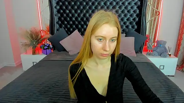 Snapshot of Alina_Blonde chatting on 04.25.26 Alina Blonde online show from 04.25.26
