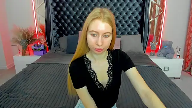 Snapshot of Alina_Blonde chatting on 05.07.26 Alina Blonde online show from 05.07.26
