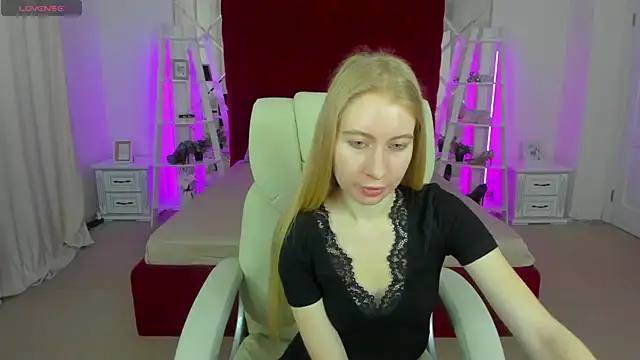 Snapshot of Alina_Blonde chatting on 05.09.26 Alina Blonde online show from 05.09.26