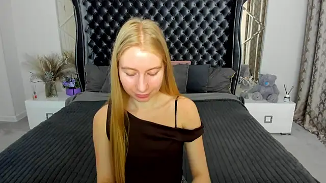 Snapshot of Alina_Blonde chatting on 05.28.26 Alina Blonde online show from 05.28.26