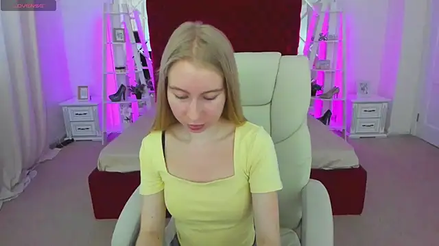Snapshot of Alina_Blonde chatting on 06.02.26 Alina Blonde online show from 06.02.26