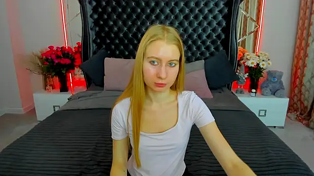 Snapshot of Alina_Blonde chatting on 06.27.26 Alina Blonde online show from 06.27.26