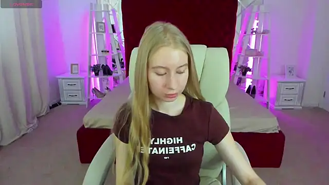 Snapshot of Alina_Blonde chatting on 07.06.26 Alina Blonde online show from 07.06.26
