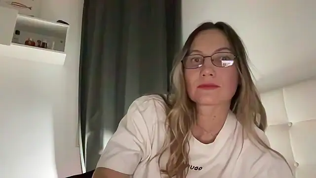 Snapshot of Feyoraa chatting on 07.28.26 Feyoraa online show from 07.28.26