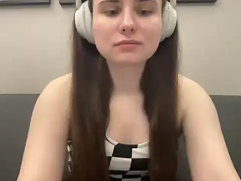 Snapshot of Olyshaa chatting on 07.26.26 Olyshaa online show from 07.26.26