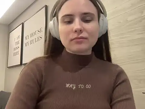 Snapshot of Olyshaa chatting on 07.30.26 Olyshaa online show from 07.30.26