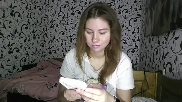 Snapshot of YourEmilie chatting on 09.19.25 YourEmilie online show from 09.19.25