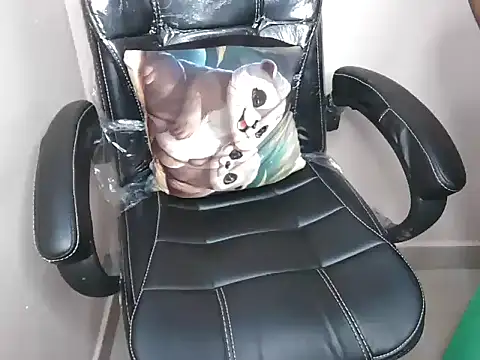 Snapshot of bold_naina chatting on 10.15.25 bold naina online show from 10.15.25