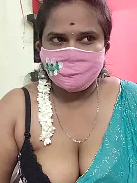 Snapshot of Diya_Rani chatting on 10.31.25 Diya Rani online show from 10.31.25