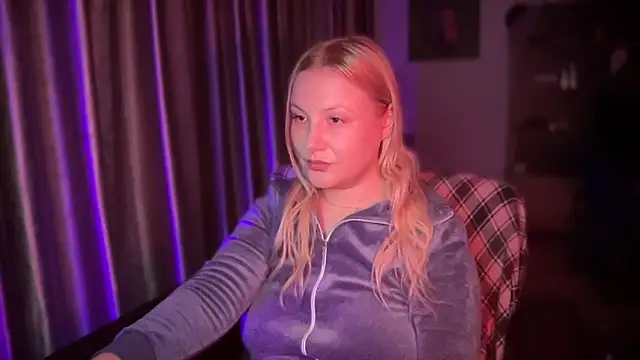 BikiHellena online show from 12.14.25