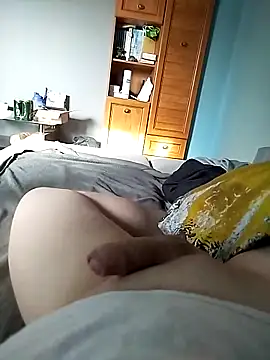 Snapshot of HornyBi93 chatting on 09.12.25 HornyBi93 online show from 09.12.25