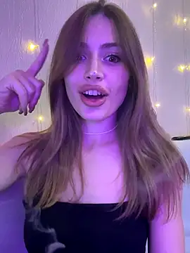 Elizabeth Tay online show from 11.12.25