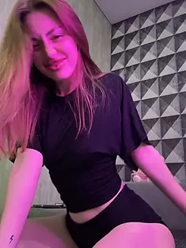 Elizabeth Tay online show from 04.08.26