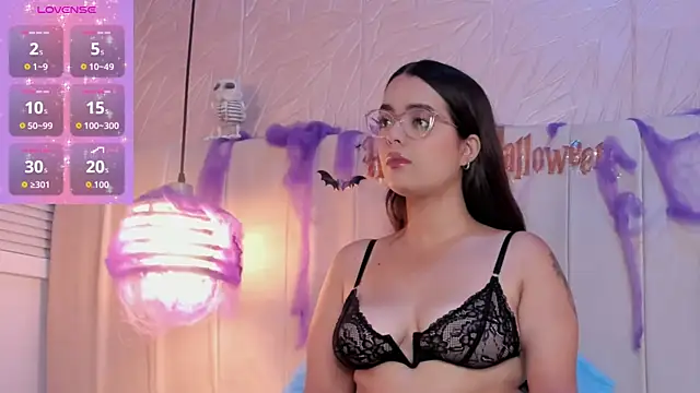 hannahst  online show from 10.08.25