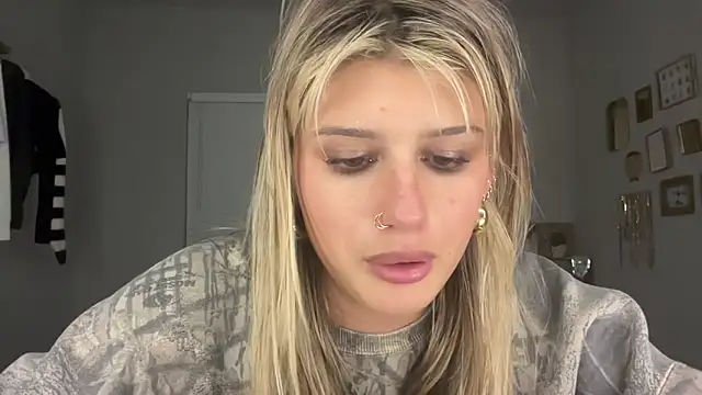 Snapshot of AnnGrayson chatting on 10.10.25 AnnGrayson online show from 10.10.25