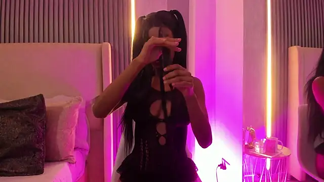 AishaValcazar online show from 09.30.25