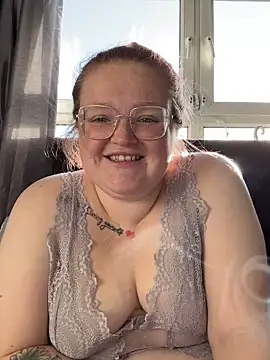 Snapshot of AmberBliss-X chatting on 10.22.25 AmberBliss-X online show from 10.22.25