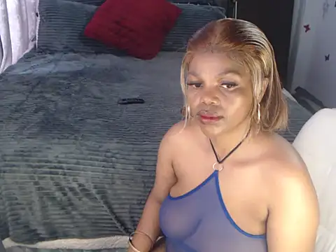 Snapshot of boujee01 chatting on 10.31.25 boujee01 online show from 10.31.25