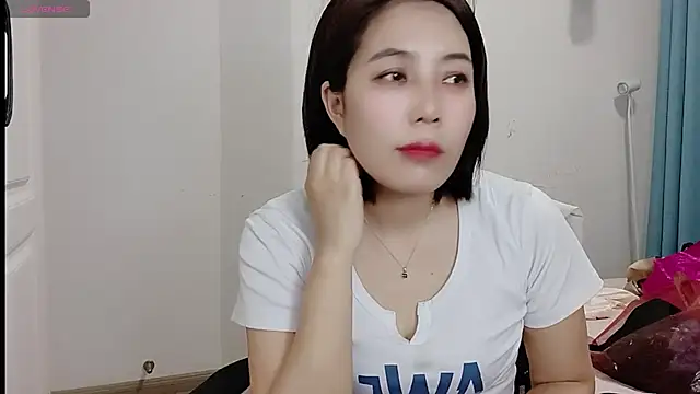 Snapshot of Miraitowa_ chatting on 04.29.26 Miraitowa online show from 04.29.26