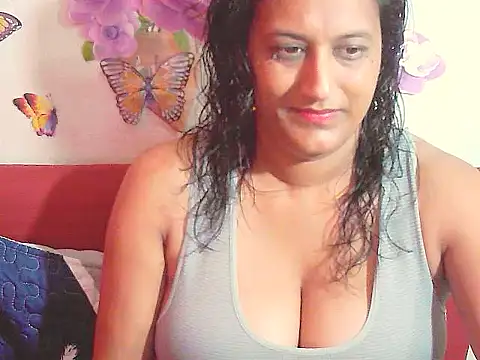 Snapshot of Indiansexyboobs18 chatting on 09.23.25 Indiansexyboobs18 online show from 09.23.25