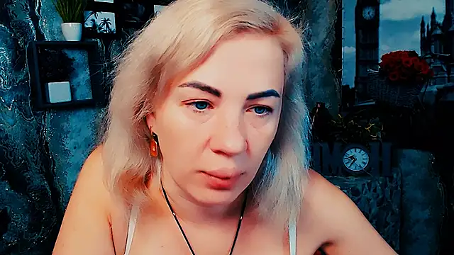 EmmaCat  online show from 11.13.25