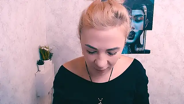 EmmaCat  online show from 12.04.25