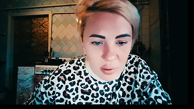 EmmaCat  online show from 01.18.26