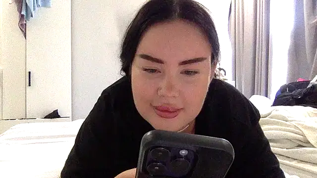 Snapshot of Eveliith chatting on 10.08.25 Eveliith online show from 10.08.25