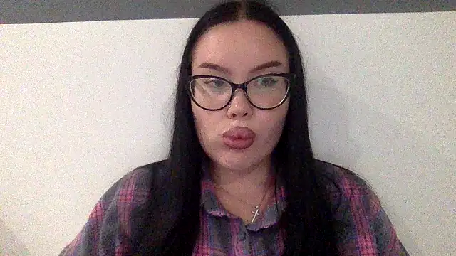 Snapshot of Eveliith chatting on 10.27.25 Eveliith online show from 10.27.25