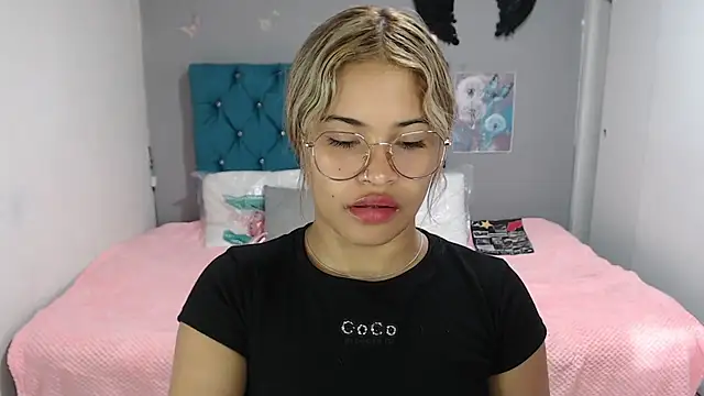 Snapshot of mia_sexgirl chatting on 07.23.26 mia sexgirl online show from 07.23.26