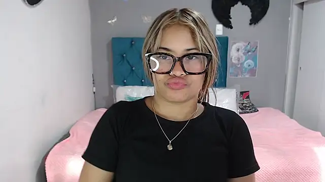 Snapshot of mia_sexgirl chatting on 07.28.26 mia sexgirl online show from 07.28.26