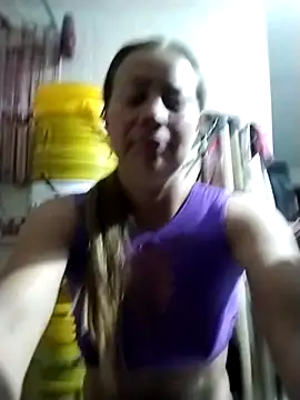 LaraCaliente online show from 10.06.25