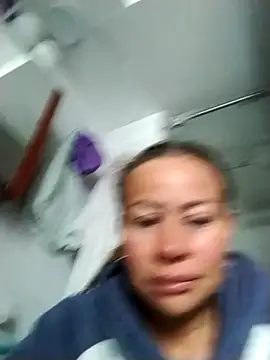 LaraCaliente online show from 10.15.25