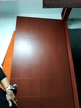 LaraCaliente online show from 10.17.25