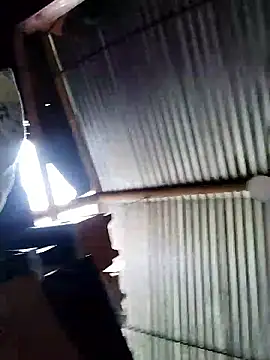 LaraCaliente online show from 11.23.25