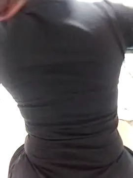 LaraCaliente online show from 04.14.26