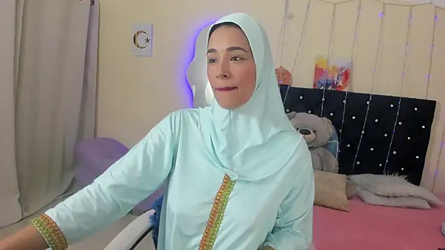 Snapshot of ShanaJamil chatting on 03.16.26 ShanaJamil online show from 03.16.26
